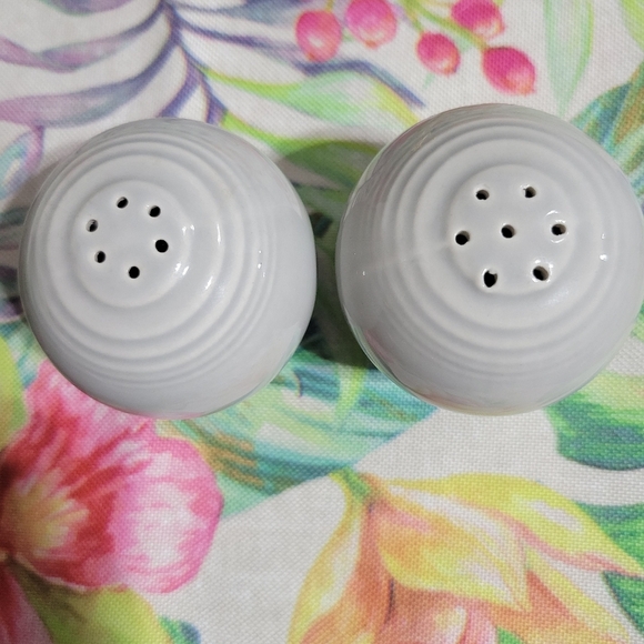 Fiesta® Salt and Pepper Ball Shaker Set  PEARL GRAY - Picture 1 of 4